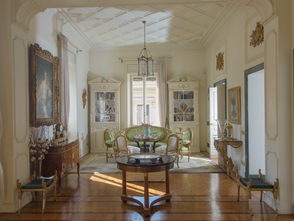 Importanti arredi francesi e dipinti di un collezionista romano